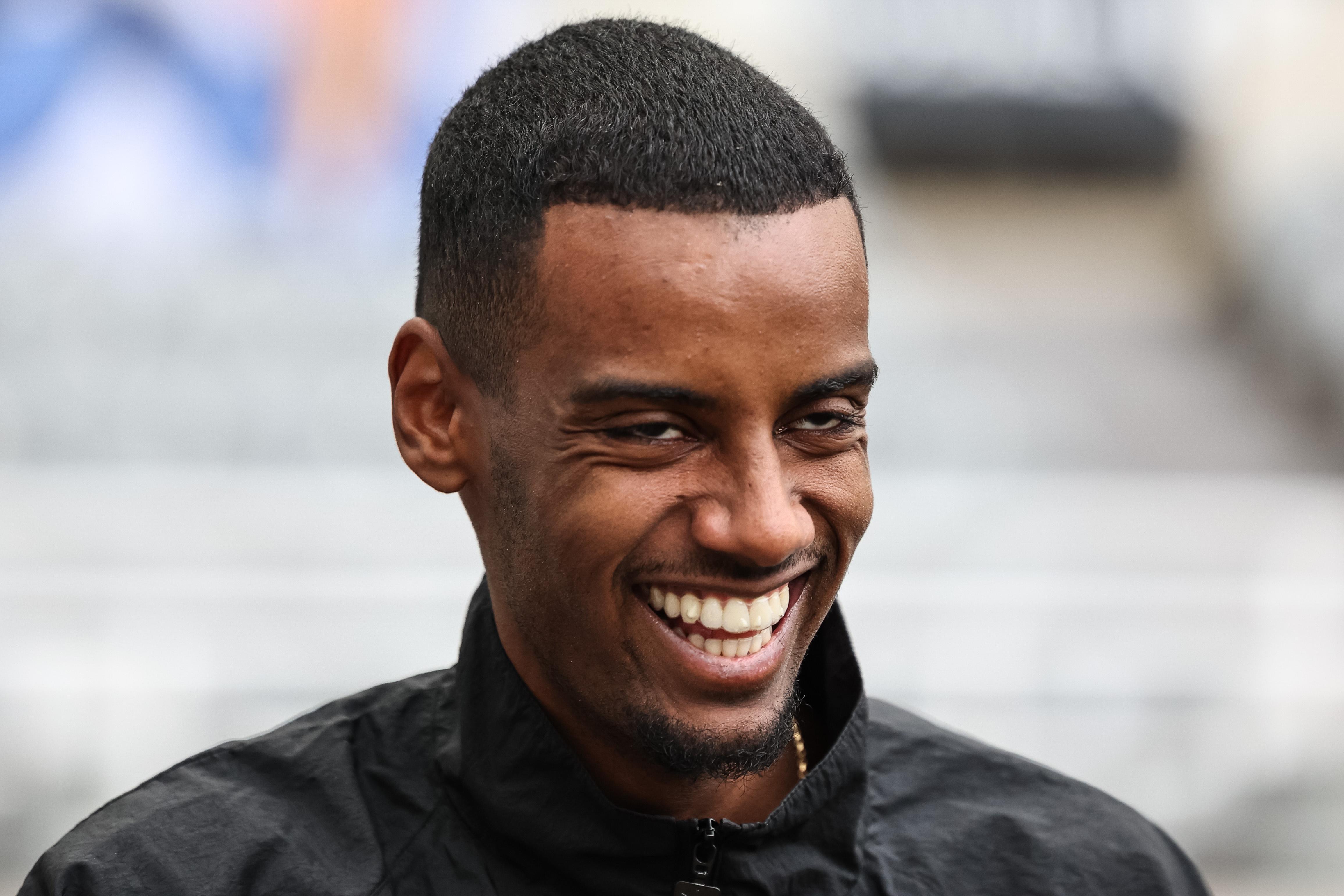 即使他们强, 他必须自己, 哪或是做什 即使他们强, 他必须自己, 哪或是做什