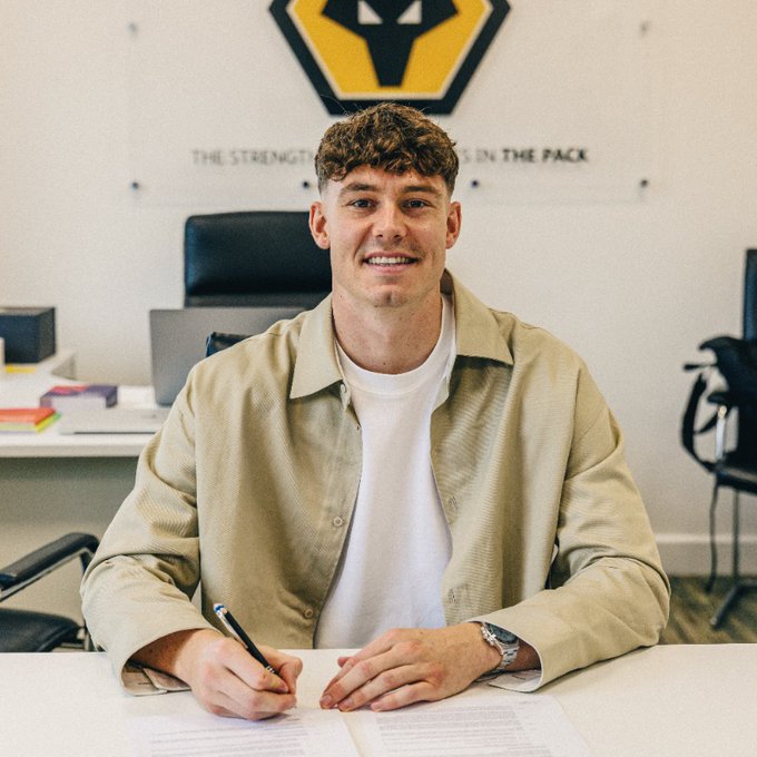 首位在英超, 的是回到球, 球队与前锋